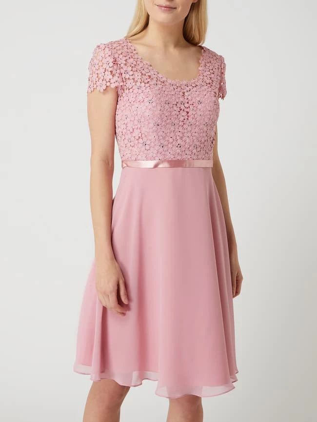 Luxuar Cocktailkleid Mit Ziersteinen Und Floralen Stickereien - Rosé – Bild 4