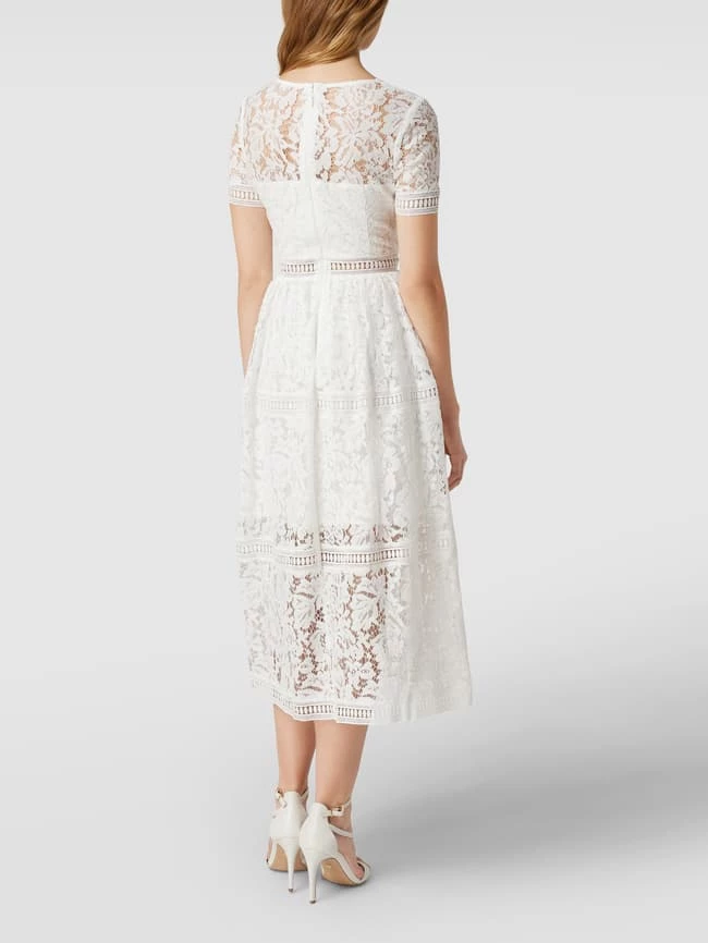 Apart Glamour Kurzärmeliges Brautkleid Mit Floralen Stickereien - Offwhite – Bild 5